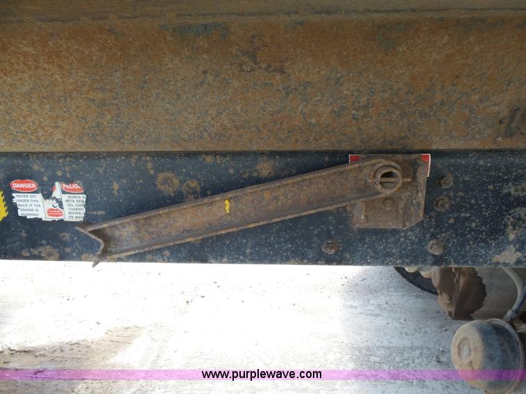 image for item J1652 1997 Volvo WG dump truck