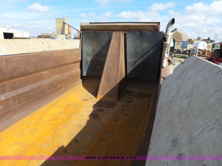 image for item J1652 1997 Volvo WG dump truck