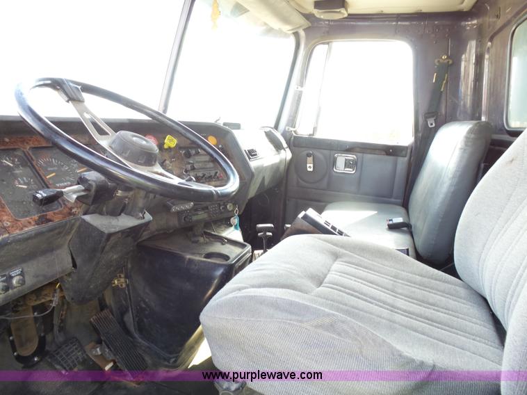 image for item J1652 1997 Volvo WG dump truck