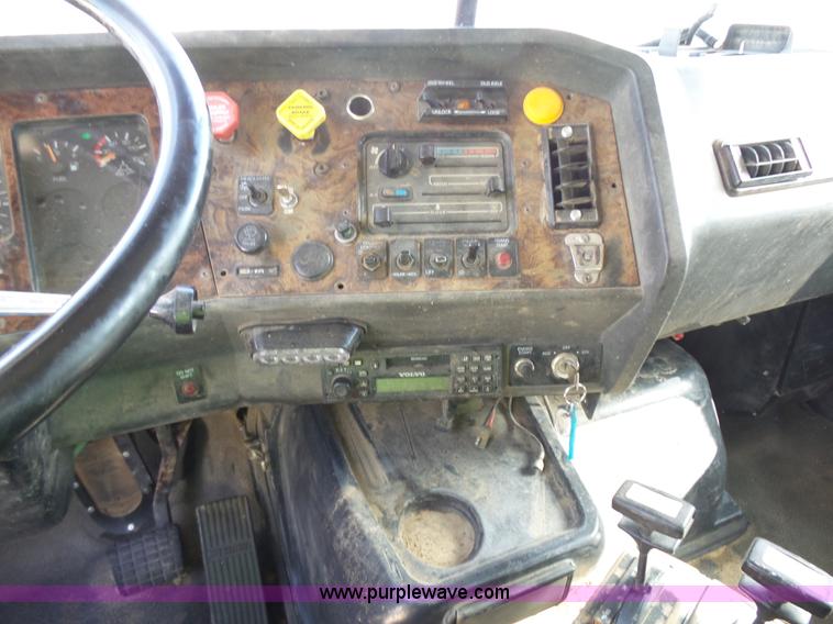 image for item J1652 1997 Volvo WG dump truck