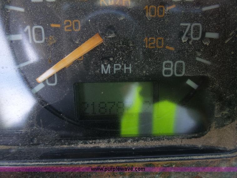 image for item J1652 1997 Volvo WG dump truck