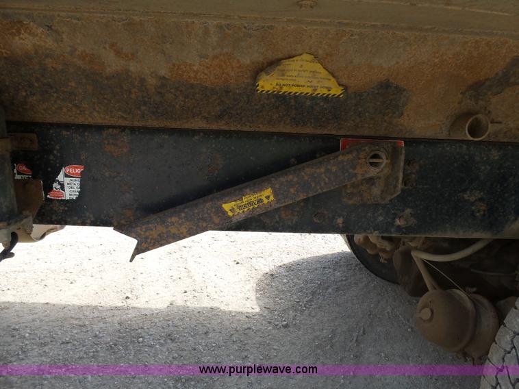 image for item J1653 1997 Volvo WG dump truck