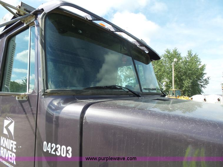 image for item J1653 1997 Volvo WG dump truck