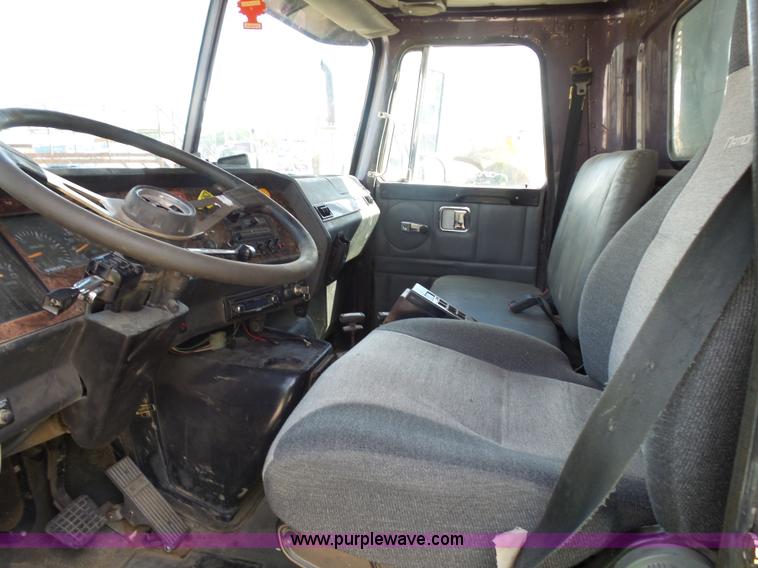 image for item J1653 1997 Volvo WG dump truck