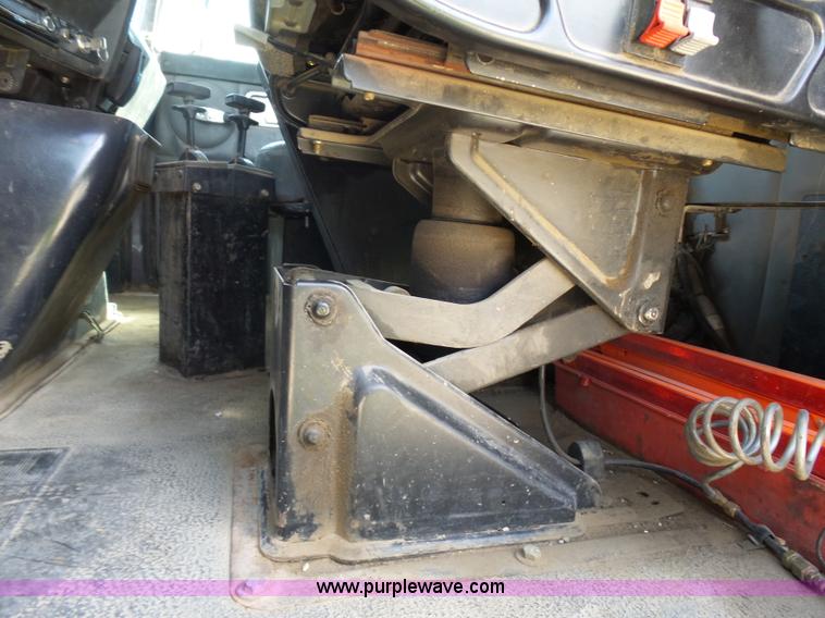 image for item J1653 1997 Volvo WG dump truck