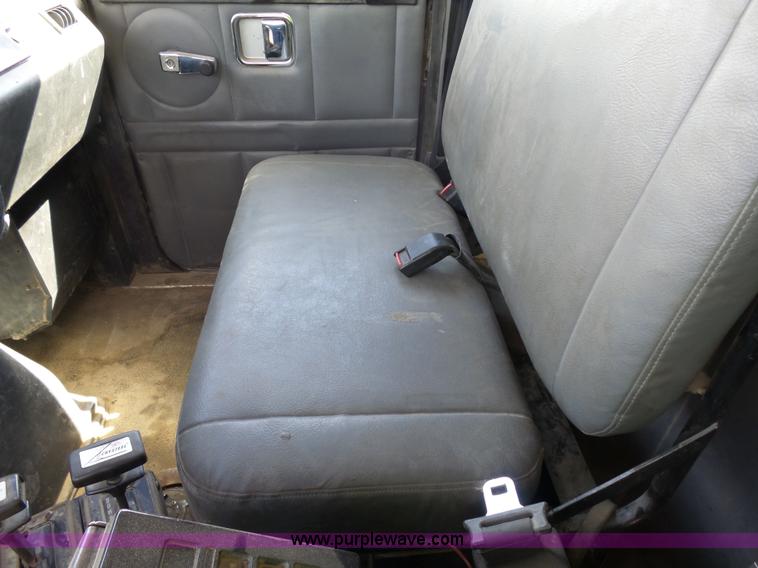 image for item J1653 1997 Volvo WG dump truck