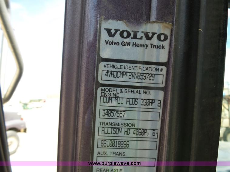 image for item J1653 1997 Volvo WG dump truck