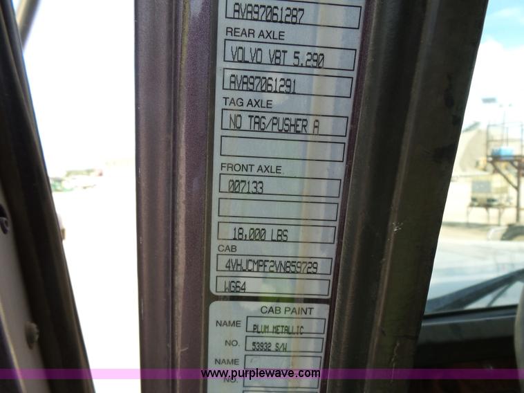 image for item J1653 1997 Volvo WG dump truck