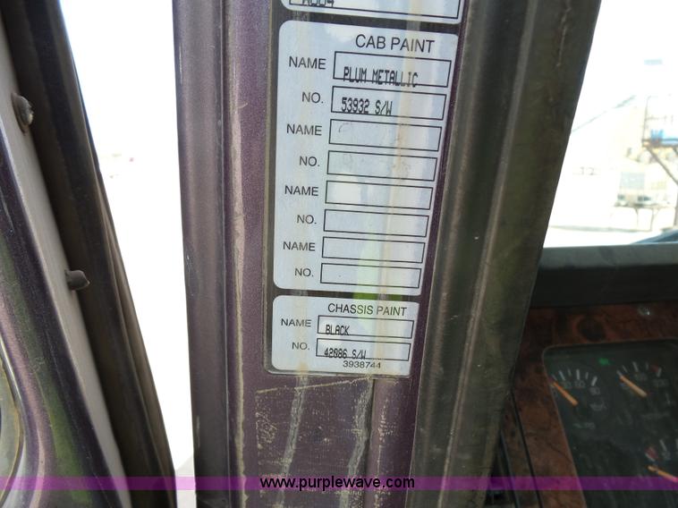 image for item J1653 1997 Volvo WG dump truck