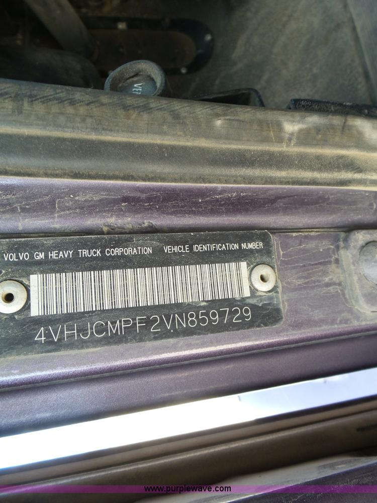 image for item J1653 1997 Volvo WG dump truck