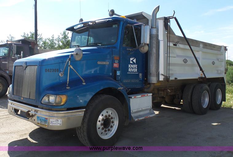 image for item J1654 1999 International 9200 dump truck
