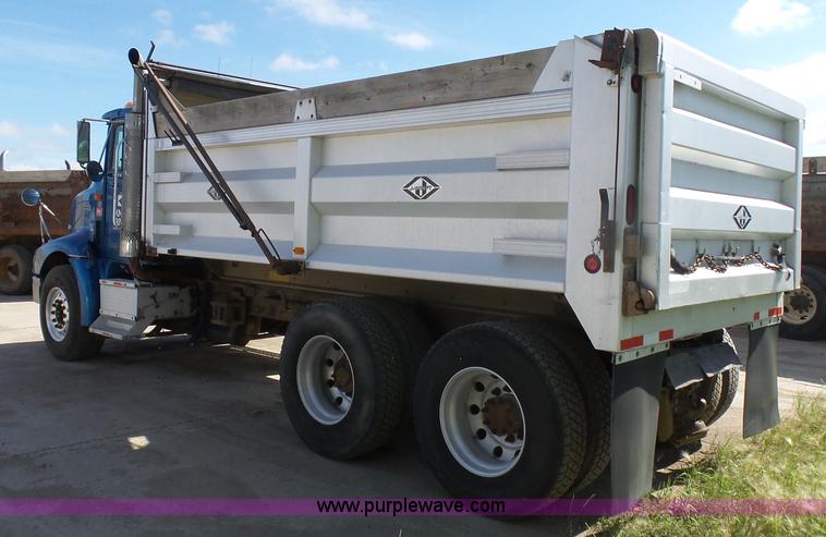 image for item J1654 1999 International 9200 dump truck