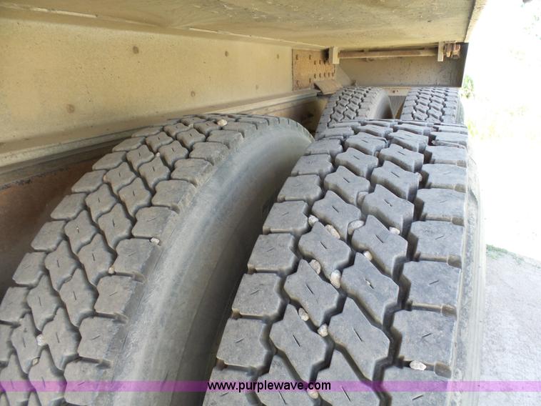 image for item J1654 1999 International 9200 dump truck