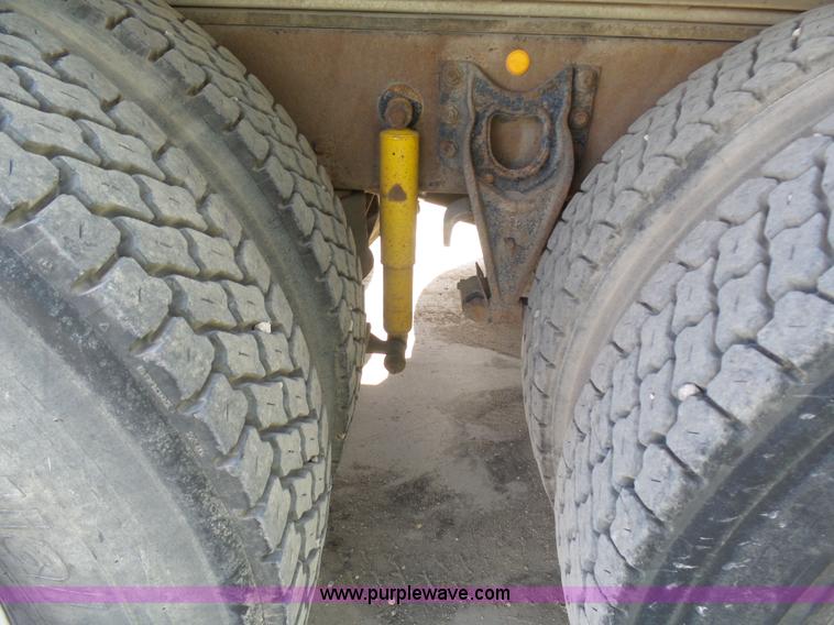 image for item J1654 1999 International 9200 dump truck