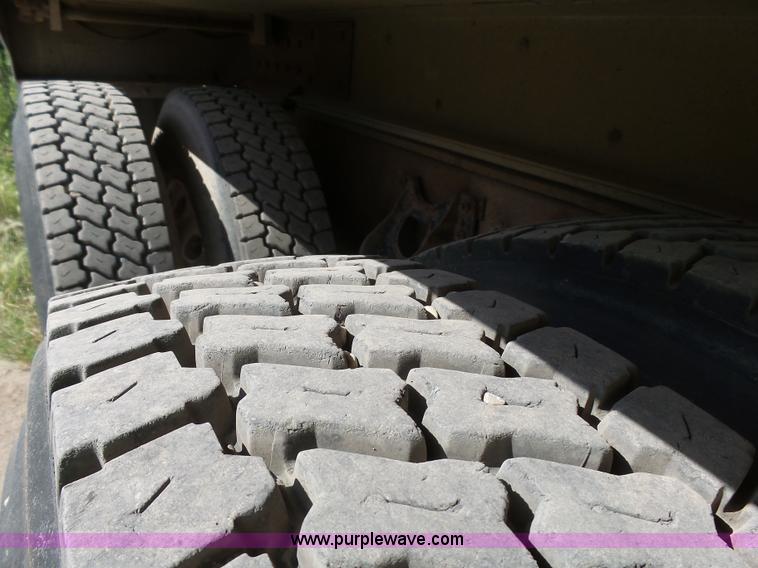 image for item J1654 1999 International 9200 dump truck