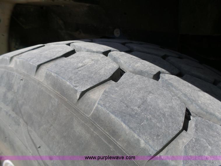 image for item J1654 1999 International 9200 dump truck