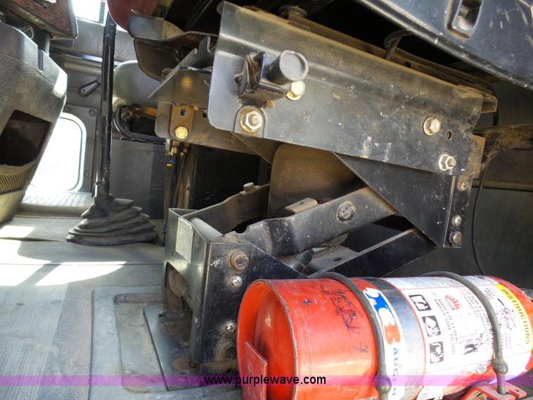 image for item J1654 1999 International 9200 dump truck