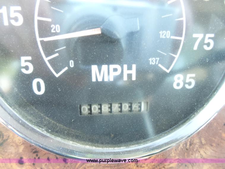 image for item J1654 1999 International 9200 dump truck