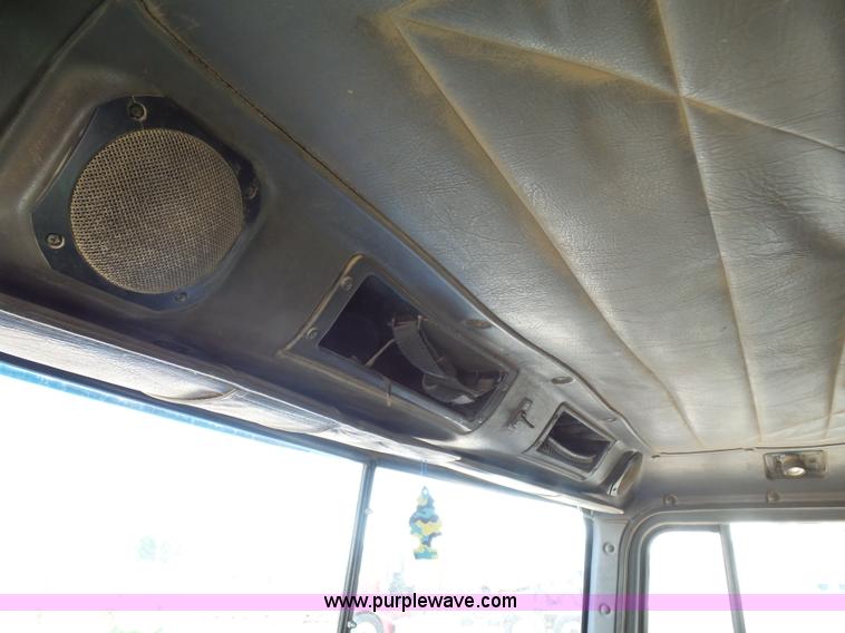 image for item J1654 1999 International 9200 dump truck