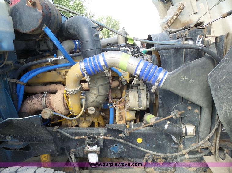 image for item J1654 1999 International 9200 dump truck