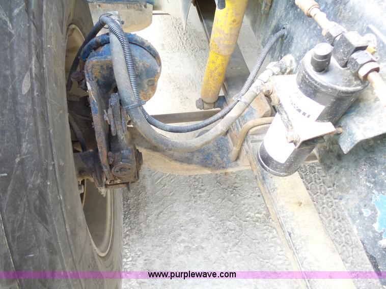 image for item J1654 1999 International 9200 dump truck