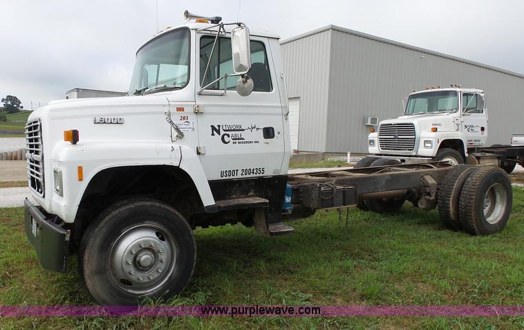 image for item K1163 1992 Ford LN9000 truck chassis