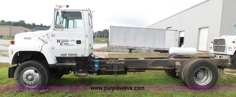 image for item K1163 1992 Ford LN9000 truck chassis