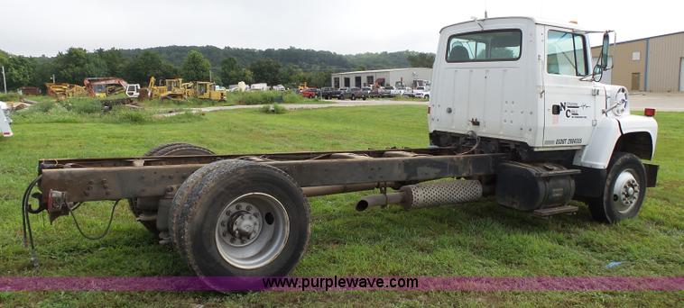 image for item K1163 1992 Ford LN9000 truck chassis