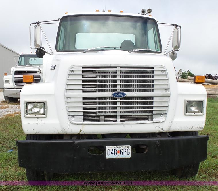 image for item K1163 1992 Ford LN9000 truck chassis