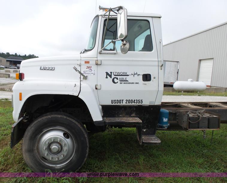 image for item K1163 1992 Ford LN9000 truck chassis