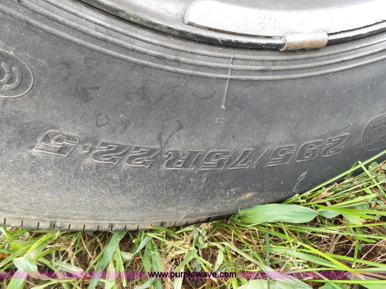 image for item K1163 1992 Ford LN9000 truck chassis