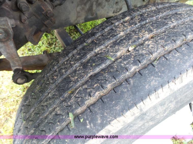 image for item K1163 1992 Ford LN9000 truck chassis