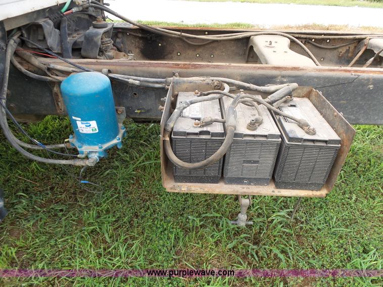 image for item K1163 1992 Ford LN9000 truck chassis