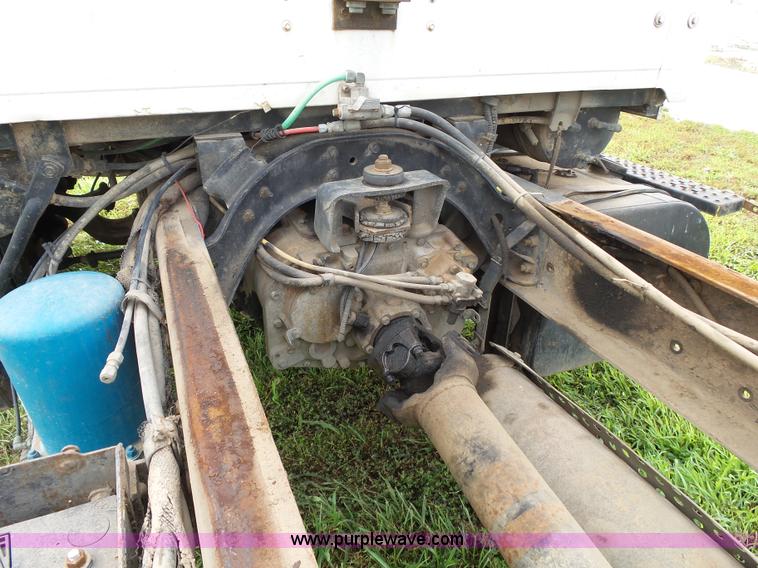 image for item K1163 1992 Ford LN9000 truck chassis