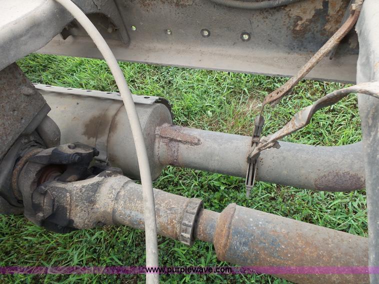 image for item K1163 1992 Ford LN9000 truck chassis