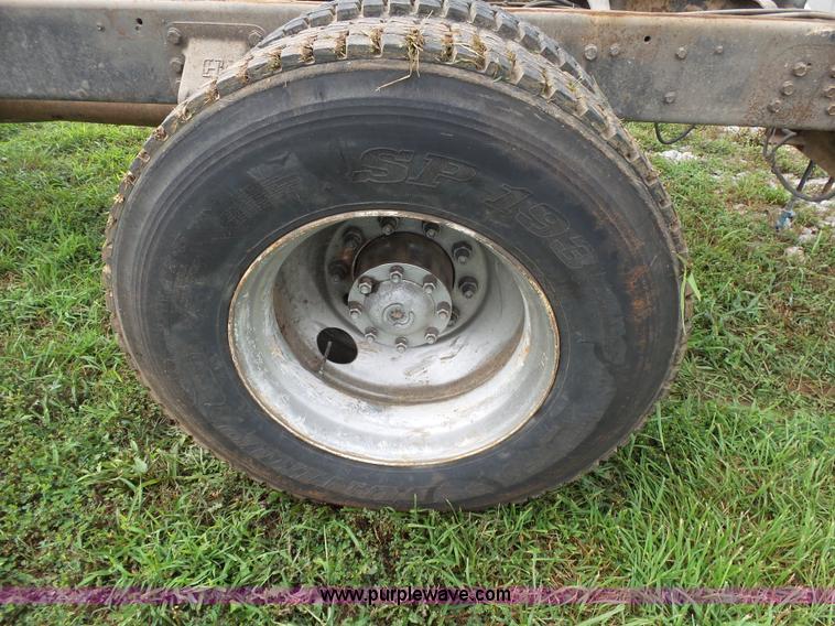 image for item K1163 1992 Ford LN9000 truck chassis