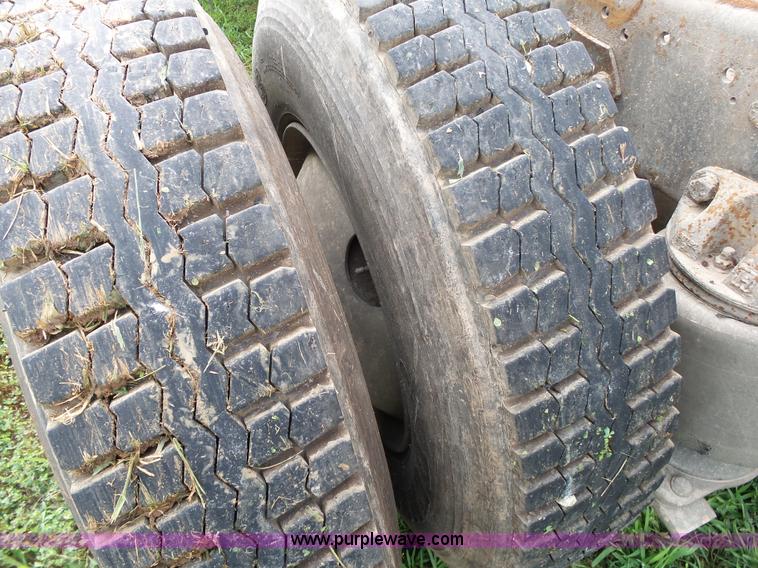 image for item K1163 1992 Ford LN9000 truck chassis