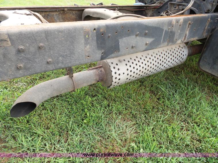 image for item K1163 1992 Ford LN9000 truck chassis