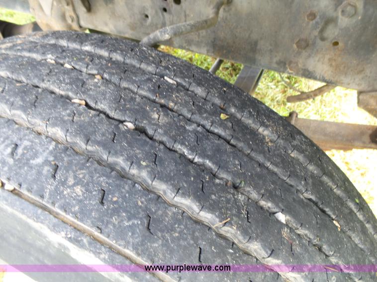 image for item K1163 1992 Ford LN9000 truck chassis