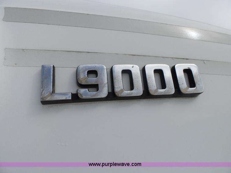 image for item K1163 1992 Ford LN9000 truck chassis