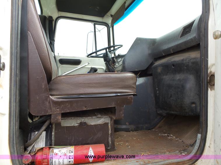 image for item K1163 1992 Ford LN9000 truck chassis