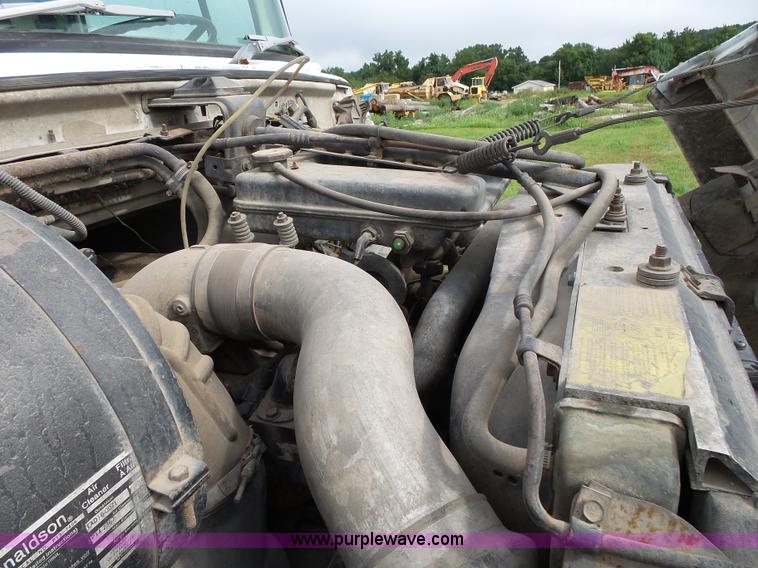 image for item K1163 1992 Ford LN9000 truck chassis