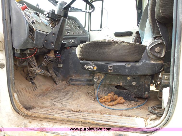 image for item K1163 1992 Ford LN9000 truck chassis