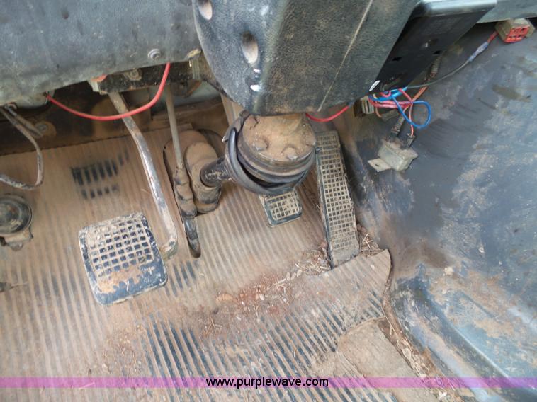 image for item K1163 1992 Ford LN9000 truck chassis