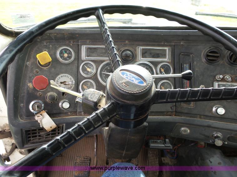 image for item K1163 1992 Ford LN9000 truck chassis