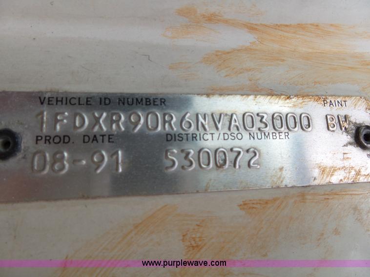 image for item K1163 1992 Ford LN9000 truck chassis