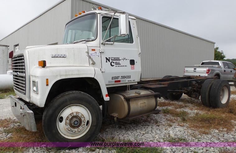 image for item K1164 1991 Ford LN9000 truck chassis