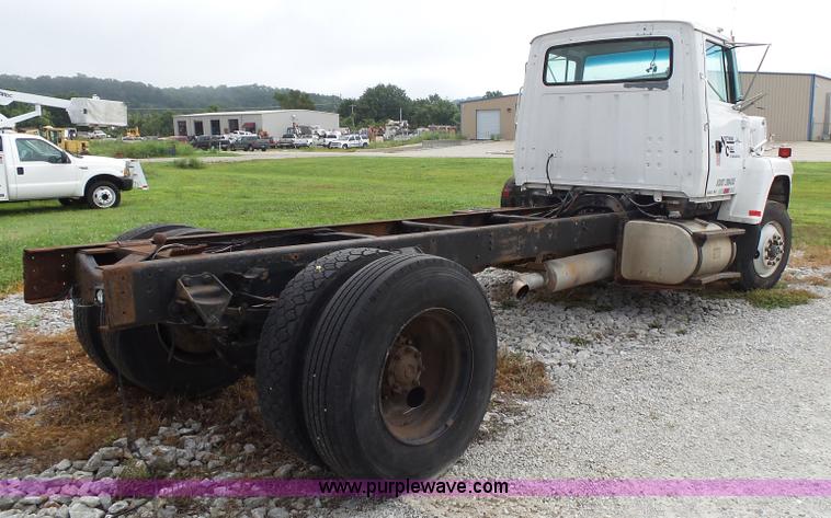 image for item K1164 1991 Ford LN9000 truck chassis