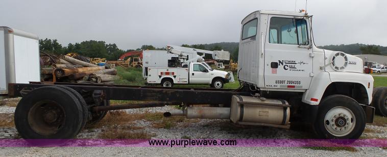 image for item K1164 1991 Ford LN9000 truck chassis