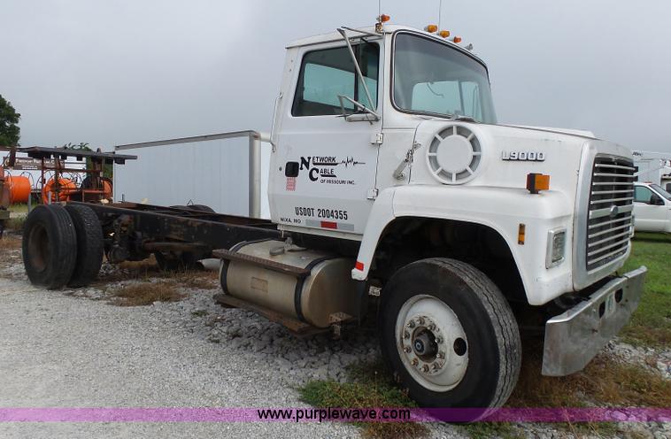 image for item K1164 1991 Ford LN9000 truck chassis
